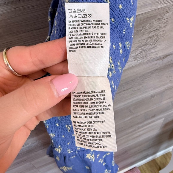 NWT American Eagle Floral Smocked Halter Jumpsuit Blue White Size M - Picture 8 of 11